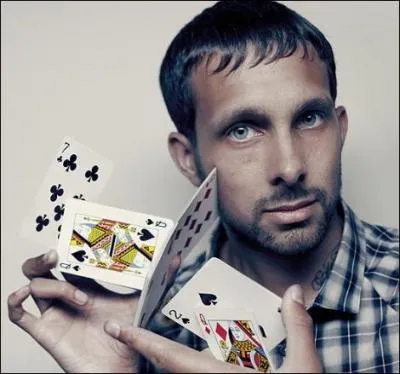 Quel est le nom de scène de Steven Frayne, le Magicien de l'impossible ?