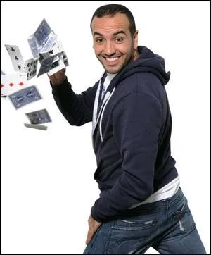 Quel magicien habitué des plateaux de télévision a eu sa chronique dans Le Grand Journal sur Canal+ ?