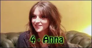 4 - Vous rappelez-vous de Jonas Malkavian ? Il est un jour tombé amoureux d'Anna Fournier, la fille du professeur de philosophie. Anna était en réalité battue par son père. Par qui son corps a-t-il été retrouvé ?