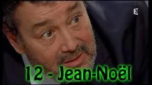 12 - Vous rappelez-vous de la jolie Albane du début de la série ? Son père, Jean-Noël Latour, a eu le malheur de vouloir acheter la propriété de la famille Casteygnac. C'est Lara Belvèze, en 2013, qui le tuera d'une façon très violente. Comment Latour meurt-il ?