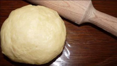 Une fois le tout bien p&eacute;tri, avec les trois premiers ingr&eacute;dients, vous obtiendrez, une p&acirc;te...