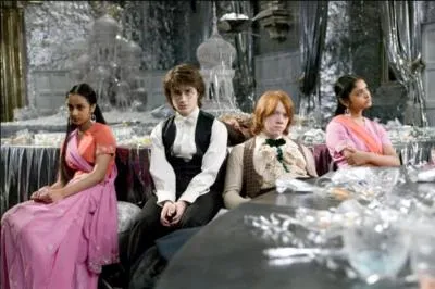 Avec qui Parvati va-t-elle au bal dans 'Harry Potter et la Coupe de feu' ?