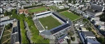 Nous sommes au-dessus du Stade du Moustoir. Il se trouve à ...