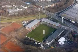 Le Stade de l'Abbé Deschamps se situe à ...