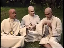 Comment s'appelle le grand gourou du culte de Richnou dans le sketch des Inconnus ?