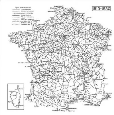 Un état souverain est entièrement dépendant du réseau ferroviaire français. Lequel ?