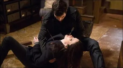 Grimm : 
Avec quelle arme est morte Juliette ?