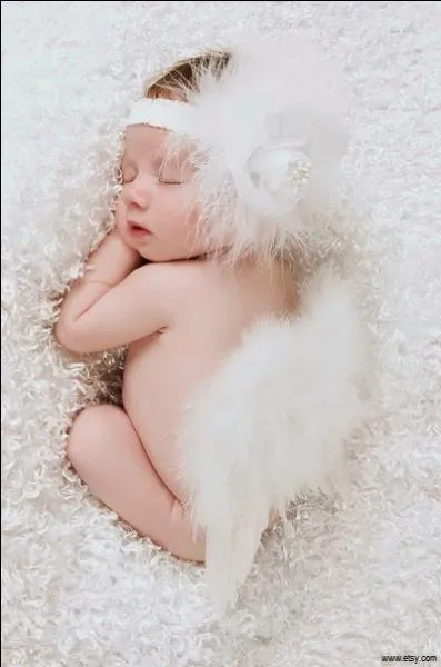 A quelle chanteuse, issue de la Star Academy, doit-on les paroles suivantes en 2005 : "Car, je sais que tu vas nous quitter mon ange / La clarté étrange de ton sourire / Illumine mon été" ?