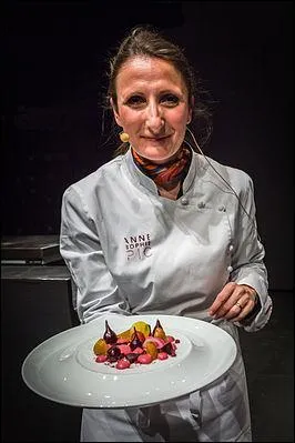 Qui est cette femme, devenue en 2007 la première chef de sa génération à obtenir trois étoiles Michelin ?