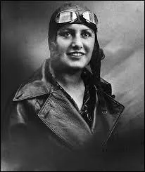 Qui est cette aviatrice française ayant établi plusieurs records, dont celui de la traversée féminine de l'Atlantique Sud en 12 heures 5 minutes ?