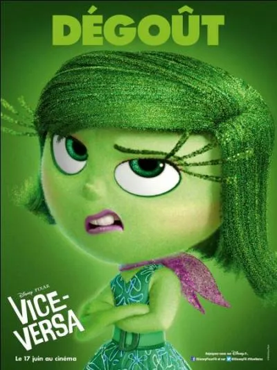 Comment s'appelle cette jeune fille habillée tout en vert ?