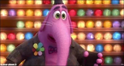 Comment s'appelle le nounours de Riley qui est un éléphant ?