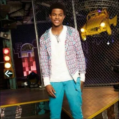 Quel acteur de "Let It Shine" participe à "Agent K.C." dans le premier épisode ?