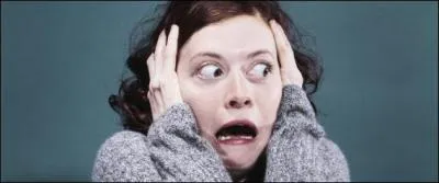 Ressentir une très grande frayeur, c'est "Avoir une peur...".