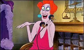 - Laissez-moi Clara ! Je vais la prendre avec moi, en espérant ne pas avoir affaire à Bernard et Bianca. Ces souris étaient déjà venues délivrer...