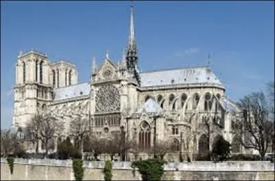 Quel est le style architectural dominant de la cathédrale Notre-Dame de Paris, dont les travaux débutèrent en 1163 et se terminèrent en 1345 ?