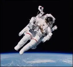 Comment s'appelle le premier homme qui a été envoyé dans l'espace ?