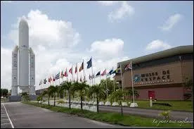 Dans quelle base de lancement, la fusée Ariane 1 a-t-elle inauguré son premier vol ?