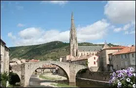 Je vous emmène à la découverte de Saint-Affrique. Ville de naissance de Stéphane Diagana, en Aveyron, elle se situe en région ...