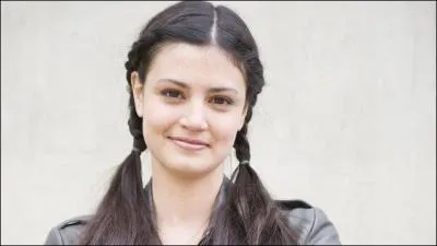 Durant les saisons 1 et 2, Adam est fou amoureux de cette demoiselle, quel est son prénom ?