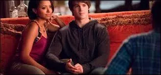 Avec qui Bonnie sort-elle ?