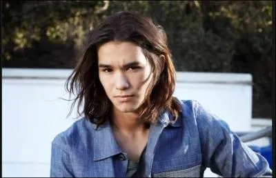 Celui-là, tu sais sûrement qui c'est, donc, sais-tu aussi qui est son père ?