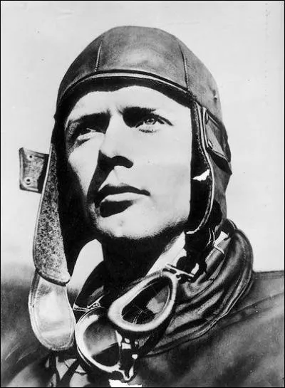 Qui a traversé le premier L'Atlantique en avion ?