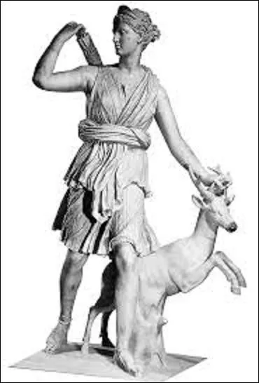 Dans la mythologie grecque, qui est la déesse de la chasse ?