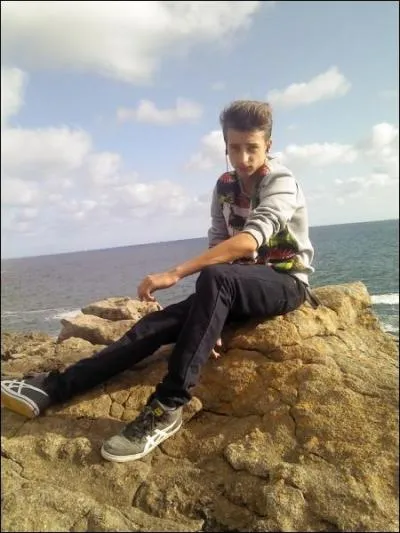 Ce garçon ____ nomme Guillaume.