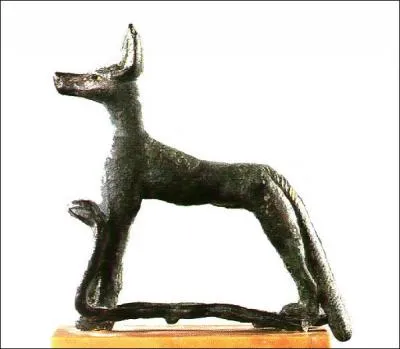 Qui est ce dieu égyptien de la ville d'Assiout, représenté sous la forme d'un chien sauvage ?