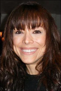 Liz Vassey est :