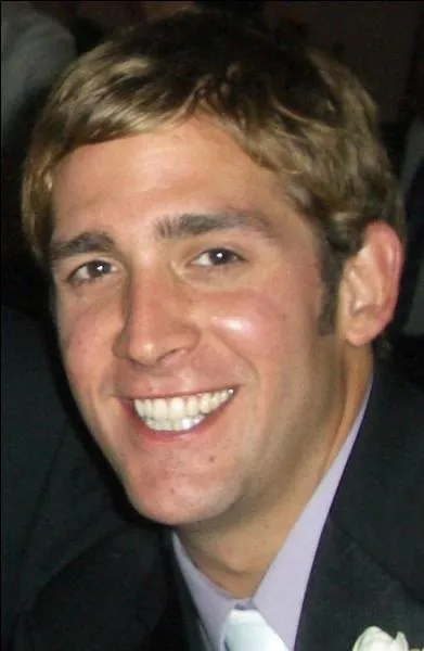 Eric Szmanda est :