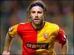 Footballeur français né à Maubeuge en 1967, j'ai effectué presque toute ma carrière au RC Lens ; j'ai également entraîné en Afrique, je suis :