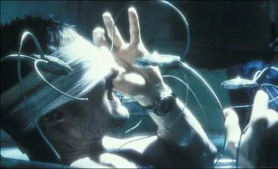 Ce film de Steven Spielberg prsente une vision ultraraliste et glaciale du futur, mais est surtout l'histoire d'une machination entre pass et futur, autour des prcogs, quel est ce film ?