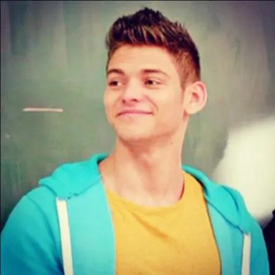 Dans quelle série joue-t-il ?