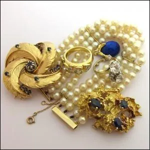 Un roman libertin de Diderot a pour titre : "Les...