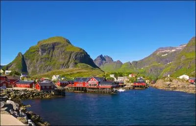 Jusqu'à la moitié du 14e siècle, la Norvège était indépendante et prospère. Ensuite, tout à coup, elle devint extrêmement pauvre et fut contrainte de passer sous domination danoise pour de longs siècles. Quel tragique événement entraîna cette profonde déchéance ?