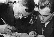 Qui a écrit le roman "Les Douze Chaises" ?