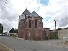 Voici l'église Saint-Marc de Mory-Montcrux. Commune Isarienne, elle se situe en région ...