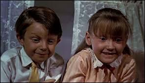 Comment se prénomment les deux enfants dont s'occupe Mary Poppins ?