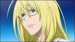 Cette excentrique vient des Etats-Unis, c'est une ancienne joueuse et est très sympathique !