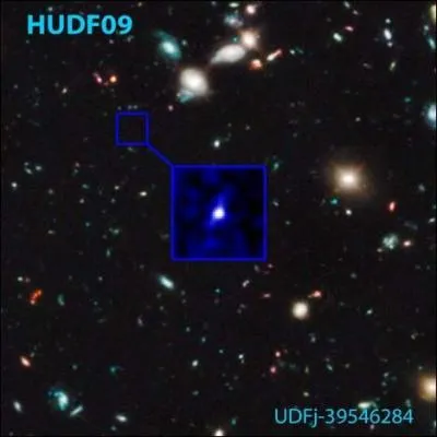 Cette galaxie, HUDF09, détient un record. Lequel ?