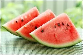 Parmi ces fruits, lequel contient le plus d'eau ?