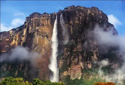 Dans quel pays trouve-t-on la plus haute chute d'eau du monde ?