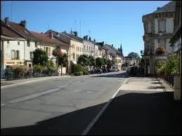Je vous emmène à la découverte de Rambervillers. Connue pour sa tête de veau, cette ville lorraine bâtie sur les rives de la Mortagne se situe dans le département ...