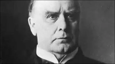 Quel est le nom du 25e président des États-Unis, qui fut assassiné par l'anarchiste Leon Czolgosz, lors de sa visite à l'Exposition pan-américaine à Buffalo (État de New-York) , le 06 septembre 1901 ?