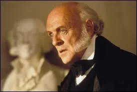 Quel acteur interprète le Président Américain, John Quincy Adams dans le film "Amistad de Steven Spielberg ?