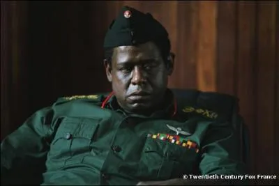 Forest Whitaker, interprète le Président ougandais Idi Amin Dada, dans le film...