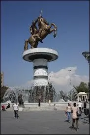 Laquelle de ces républiques d'ex-Yougoslavie n'a pas de façade maritime ?