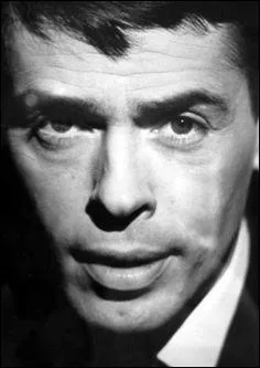 Dans "Ne me quitte pas", quel cadeau venu "d'un pays d'où il ne pleut pas" Jacques Brel aimerait-il offrir ?